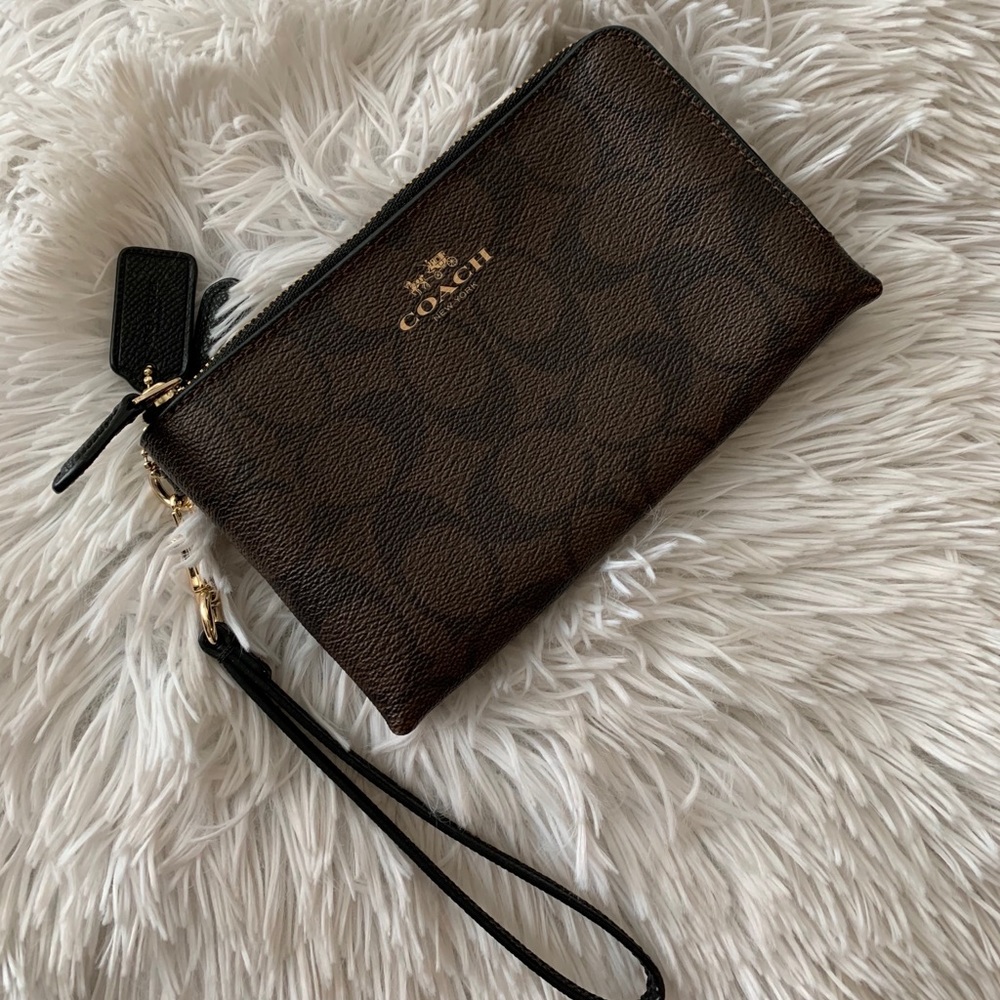 COACH • Signature Wristlet